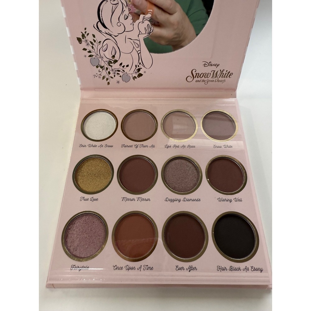 Disney Snow White Eyeshadow Palette Taste Beauty 12 Shades Mirror NIB - Picture 3 of 7